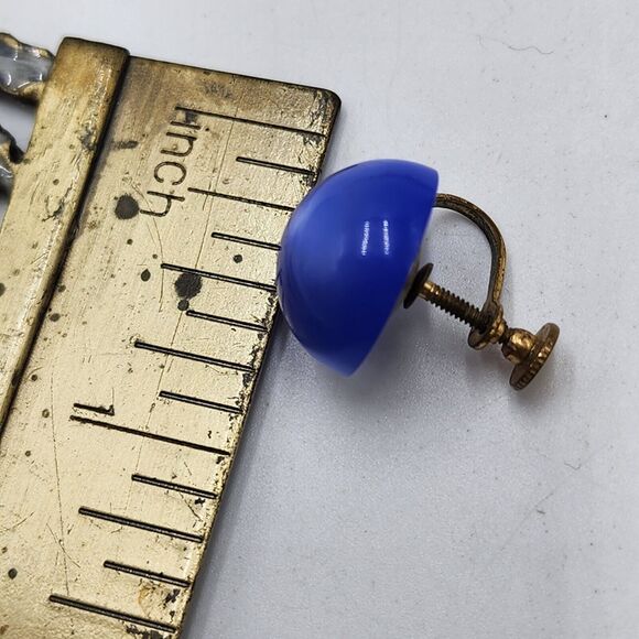 Vintage Blue Round Moonglow Thermoset Button Screw Back Earrings - Picture 6 of 6